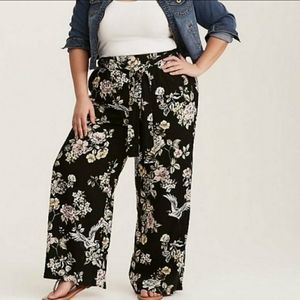Torrid black floral & crane wide leg Challis pants